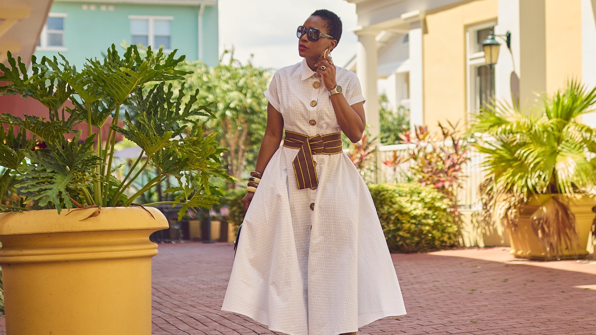 Spring Summer capsule wardrobe, must-have Summer staples, women's white shirt dress, how to style dresses for Spring and Summer, Farotelle blog