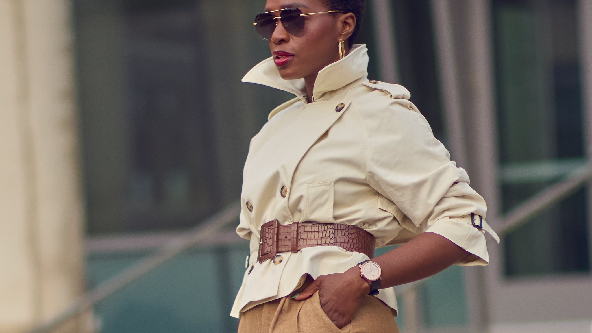 How to style a cropped trench jacket, neutral fashion, elegant and classy outfits, Fall fashion, Fall closet staples, Farotelle fashion blog, Minneapolis top fashion influencer, slow fashion, fashion over 40, women workwear ideas